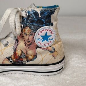 Converse All Star‎ High Top Chuck Taylor x DC Comics Wonder Woman Size 6